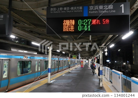24:00 Last train: At Minami-Urawa Station platform on the Keihin-Tohoku Line, only the last train to Akabane 134801244
