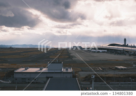 [Kansai International Airport] Cloudy sky and runway 134801380