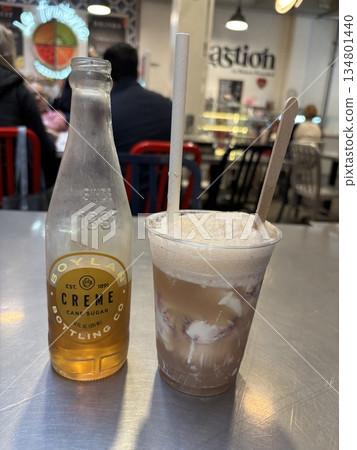 洛杉磯市中心中央市場的蘇打冰淇淋汽水漂浮 洛杉磯市中心中央市場的蘇打冰淇淋汽水漂浮 134801440
