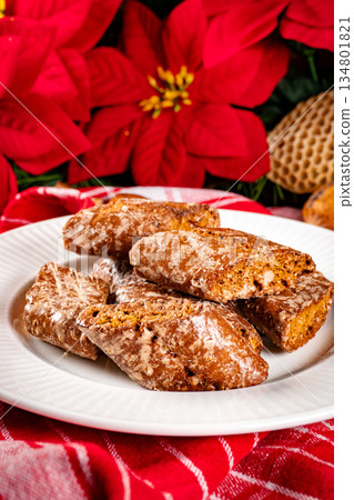 Honey gingerbread cookies. 134801821