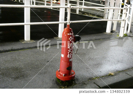 岩手縣盛岡市道路上安裝了一個全新的地面式消防栓 134802339