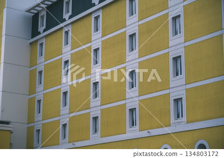 【和歌山濱海城市】色彩斑斕的黃色建築 134803172