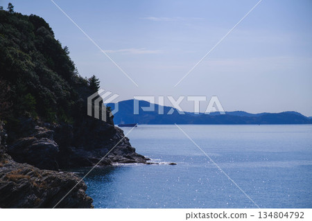 [Saikazaki Amalfi] Large rocks and the sea 134804792