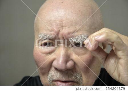 老頭子修眉 134804879