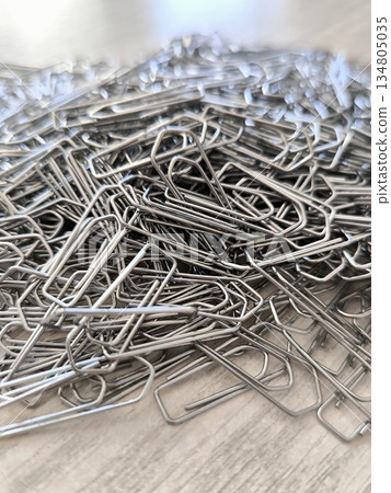 Paper Clips: Workplace Clutter and Order Paper Clips: Workplace Clutter and Order 134805035