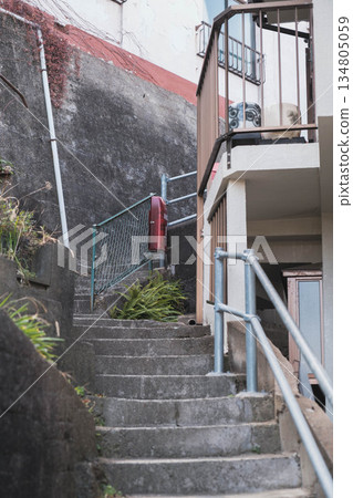 [Saikazaki Amalfi] A residential area built along a steep slope 134805059