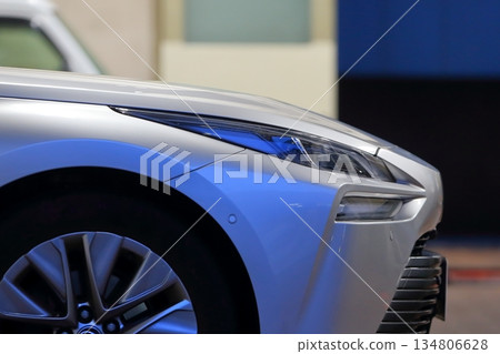 汽車前大燈 134806628