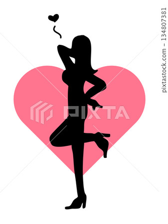 充滿愛、誘惑、性感可愛的女性剪影，背景是心形 134807381