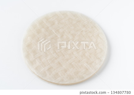 白色背景上的宣紙 134807780