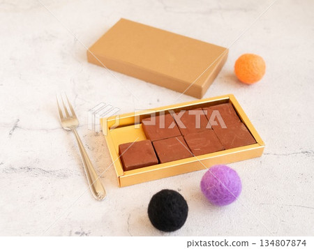 盒裝美味巧克力 134807874