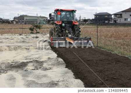 為冬季做好土壤準備：米糠容器 134809445