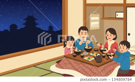 一家人圍坐在溫暖的暖桌旁，享用年越蕎麥麵。 134809784