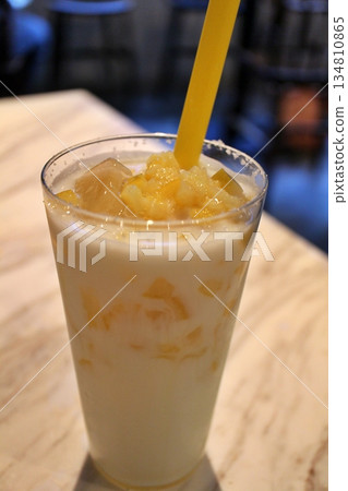 印度飲品蜂蜜鹽檸檬酸奶昔 134810865