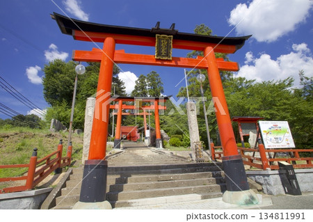 The approach to Honkyoji Temple's Ojiyama Makekirai Inari Shrine in Tanba Sasayama, with its continuous torii gates The approach to Honkyoji Temple's Ojiyama Makekirai Inari Shrine in Tanba Sasayama, with its continuous torii gates 134811991