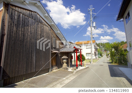 Red torii gate of Awashima Shrine in Tanba Sasayama / A small shrine near the ruins of Sasayama Castle Red torii gate of Awashima Shrine in Tanba Sasayama / A small shrine near the ruins of Sasayama Castle 134811993