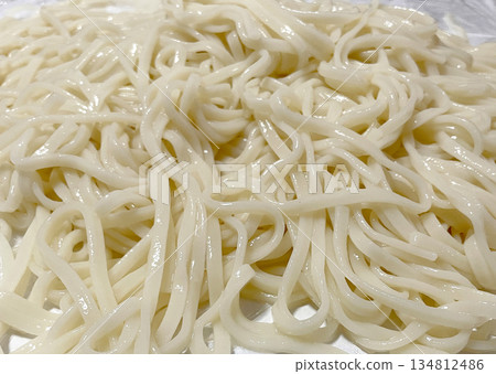 A large amount of udon noodles 134812486