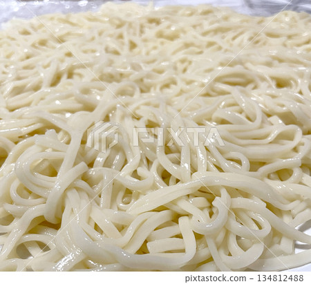 A large amount of udon noodles 134812488