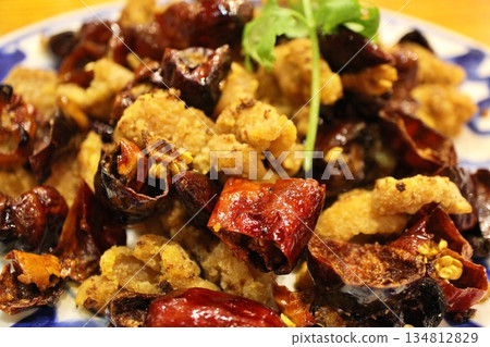 Sichuan cuisine: Spicy Chicken (fragrant stir-fried chicken) Sichuan cuisine: Spicy Chicken (fragrant stir-fried chicken) 134812829