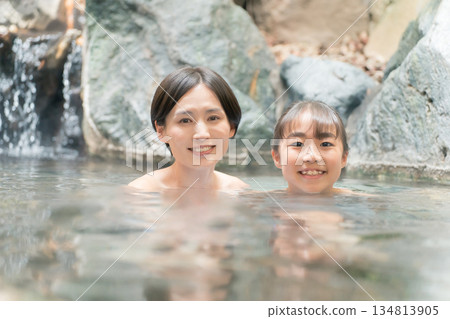 open-air bath, hot spring, spa 134813905