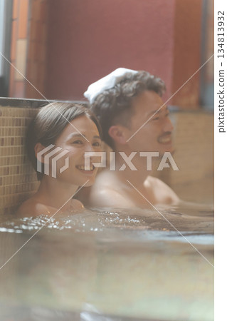 spa, hot springs vacation, heterosexual couple 134813932