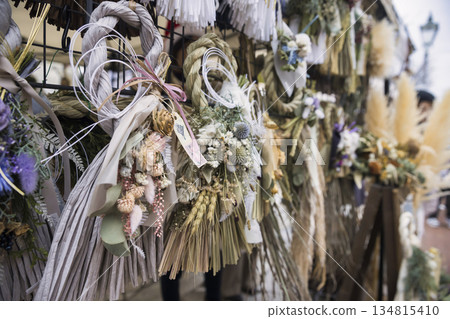 Shimenawa ropes sold at the Christmas market 134815410