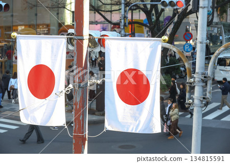 [Japanese flag] Hinomaru, streetscape near Omotesando 134815591