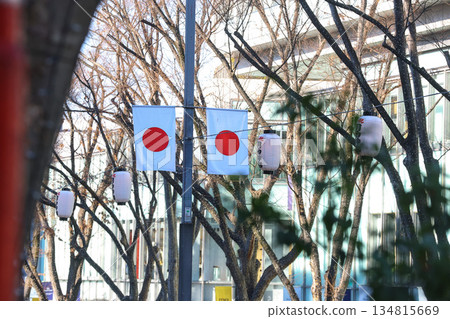 [Japanese flag] Hinomaru, streetscape near Omotesando 134815669
