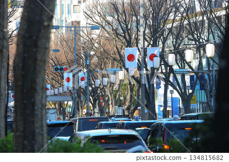 [Japanese flag] Hinomaru, streetscape near Omotesando 134815682