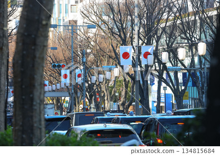 [Japanese flag] Hinomaru, streetscape near Omotesando 134815684