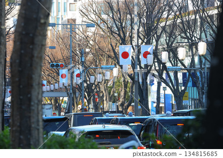 [Japanese flag] Hinomaru, streetscape near Omotesando 134815685
