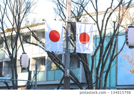 [Japanese flag] Hinomaru, streetscape near Omotesando 134815798