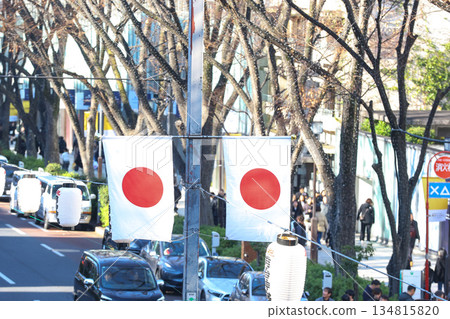 [Japanese flag] Hinomaru, streetscape near Omotesando 134815820