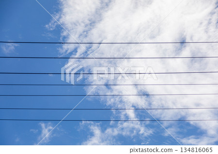 都市中,藍天下的電線五線譜 134816065