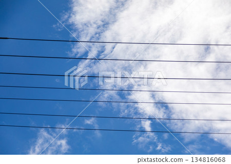 都市中,藍天下的電線五線譜 都市中,藍天下的電線五線譜 134816068
