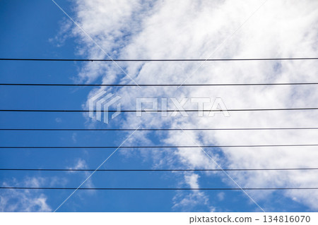 都市中,藍天下的電線五線譜 134816070