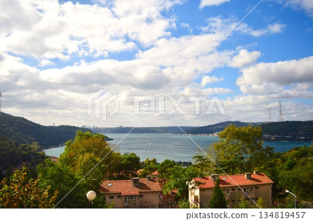 從伊斯坦堡約羅斯城堡眺望博斯普魯斯海峽，土耳其 134819457