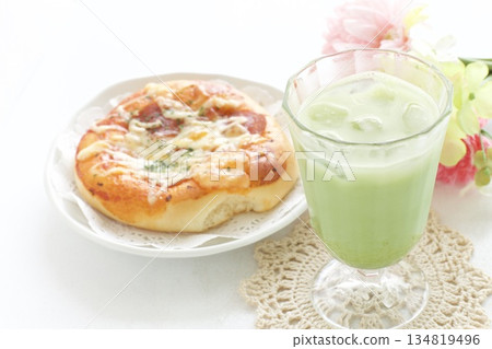 Salami pizza bread and matcha smoothie 134819496