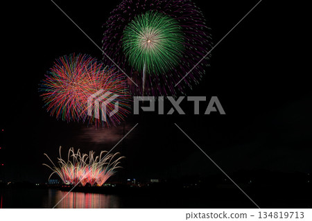Scenes from the Atsumi Peninsula Fireworks Festival in Tahara City (Aichi Prefecture) Scenes from the Atsumi Peninsula Fireworks Festival in Tahara City (Aichi Prefecture) 134819713