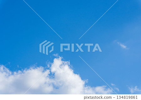 秋日的天空：平靜的藍天和白雲 141 134819861