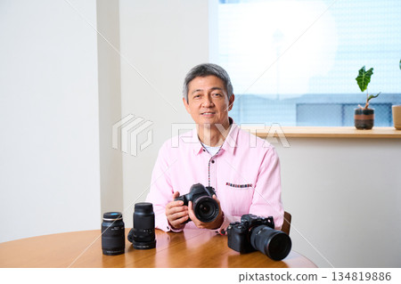 資深男性攝影師，攝影為嗜好，相機保養與維護 134819886