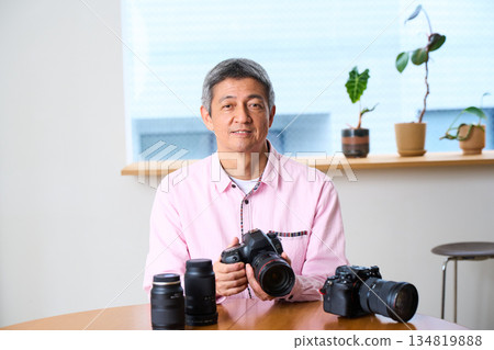 資深男性攝影師，攝影為嗜好，相機保養與維護 134819888