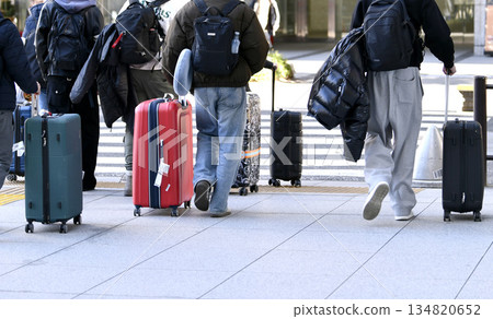 Tokyo cityscape in Japan: Suitcases... Inbound tourism continues... Foreign tourists gathered at Tokyo Station (Nihonbashi Exit)... Tokyo cityscape in Japan: Suitcases... Inbound tourism continues... Foreign tourists gathered at Tokyo Station (Nihonbashi Exit)... 134820652