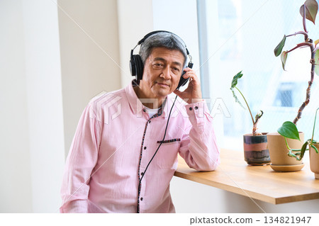 Listening to music (lifestyle/senior hobby) 134821947
