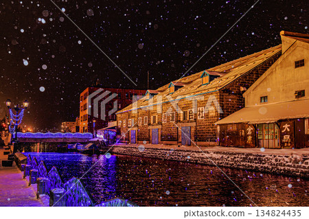 北海道小樽運河－飄雪與璀璨夜景 134824435