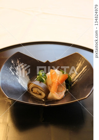 日本料理:海帶牡丹蝦配比目魚 日本料理:海帶牡丹蝦配比目魚 134824979