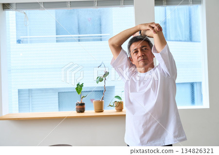 Senior men stretching 134826321