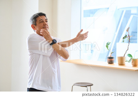 Senior men stretching 134826322