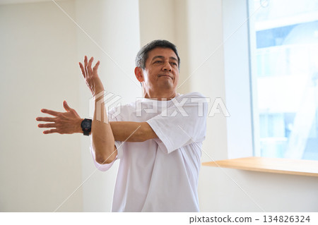 Senior men stretching 134826324