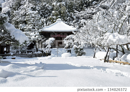 Snow-covered Bentendo Hall of Nison-in Temple Snow-covered Bentendo Hall of Nison-in Temple 134826372