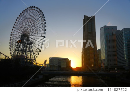 Minatomirai dyeing in the sunset Minatomirai dyeing in the sunset 134827722